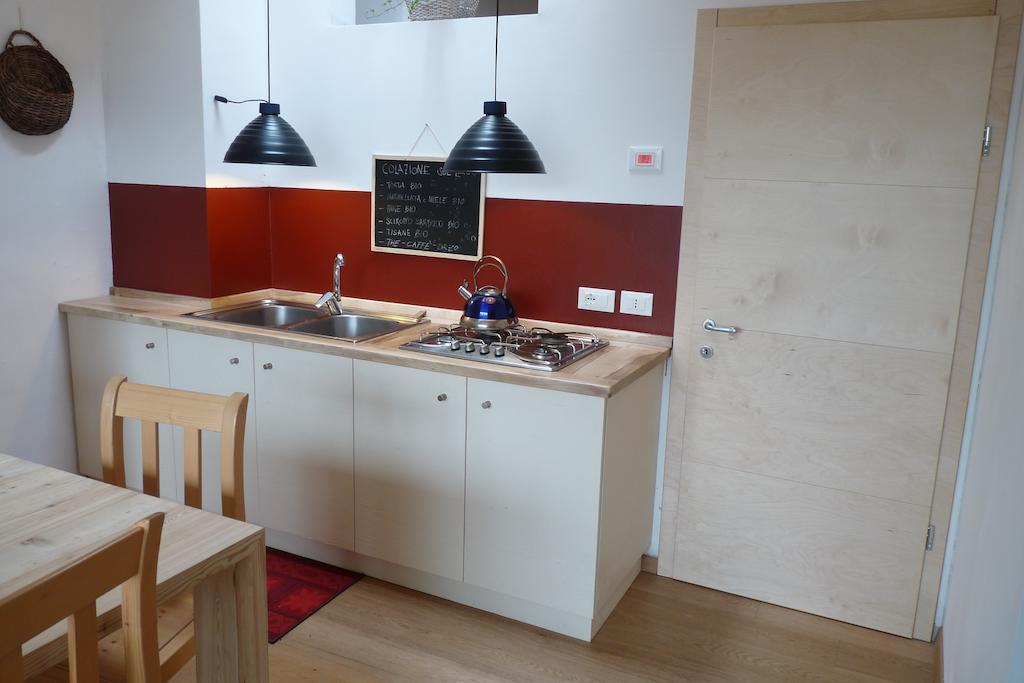 B&B Casa Sul Lago - Appartamenti Calceranica al Lago Værelse billede